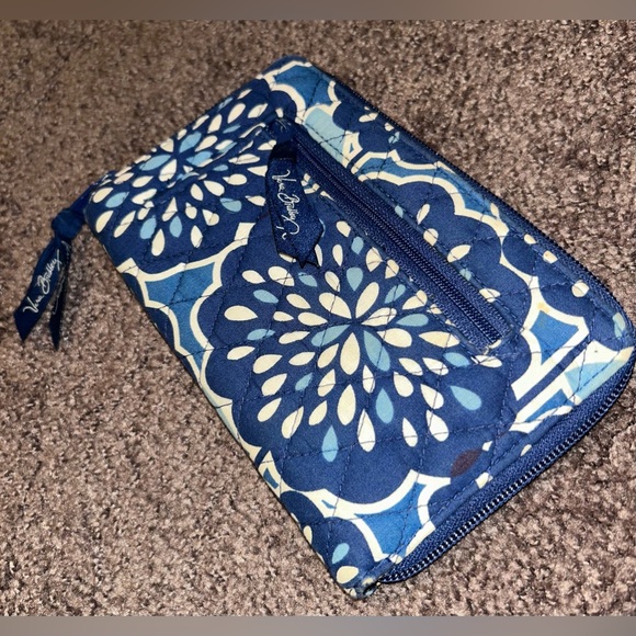 SOLD!!!!! Vera Bradley Wallet - Picture 2 of 5